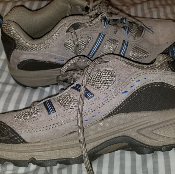 MEN's New Balance 646 hiking shoes. - Picture 2 of 3